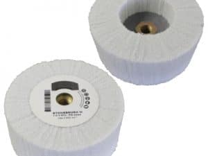 Reinigungsbürste schwarz und weiß – trocken