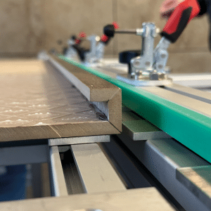 Stufen-Klebetisch für Massivoptik Typ BIM